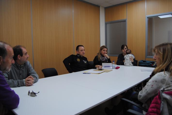L’edil de Seguretat i la Policia Local es reuneixen amb els afectats per l’onada de furts per a cercar solucions