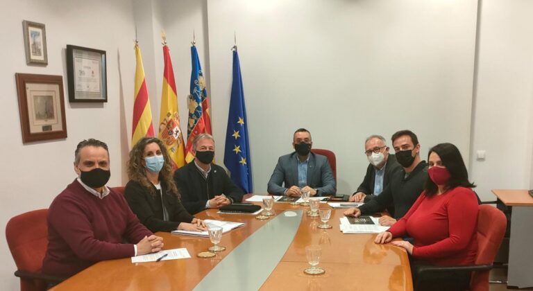 Vila-real treballa per a facilitar l’accés a WhatsApp d’última generació al teixit socioeconòmic local