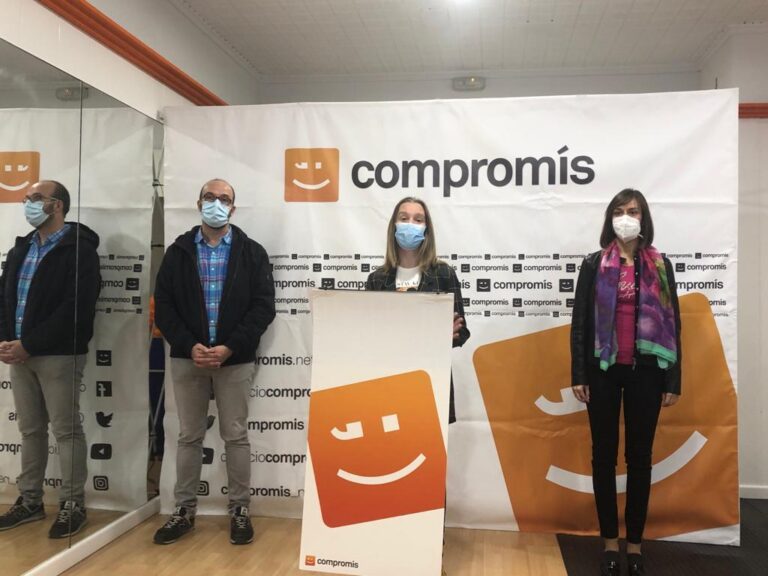 Compromís lamenta la «decisió unilateral» de tornar als plens presencials sense una avaluació de tots els riscos 