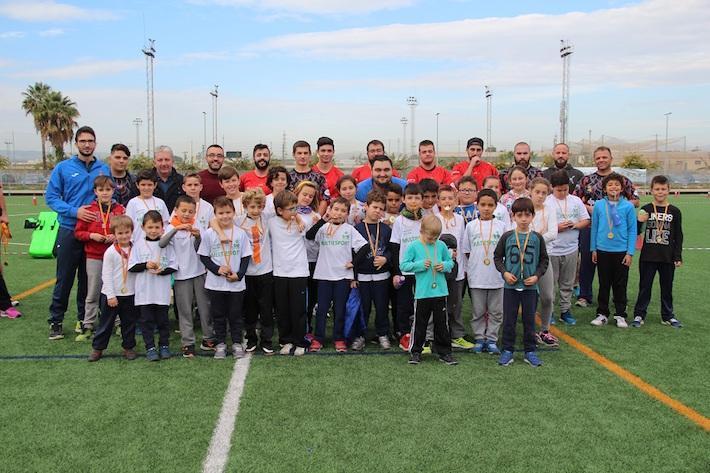 200 xiquets i xiquetes d'entre 6 i 12 anys participen en l’inici de jornades especials amb rugbi del Campionat Multiesport Escolar