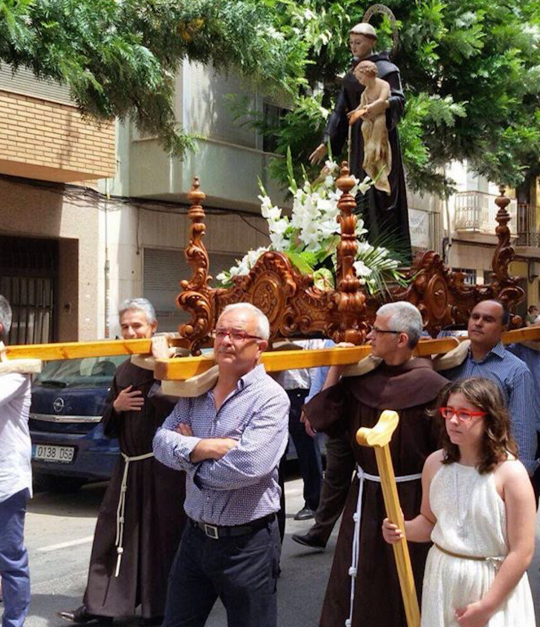 La Joventut Antoniana celebra el seu dia gran amb la missa i processó en honor a Sant Antoni de Pàdua