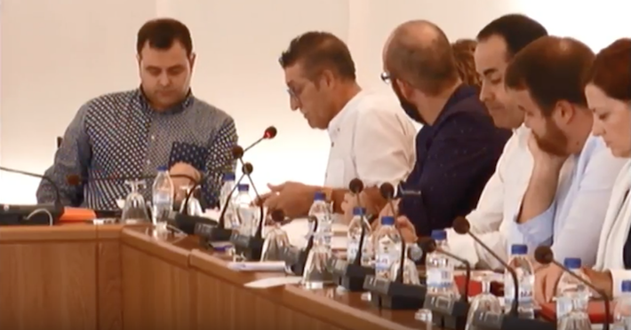 Compromís advoca per limitar l’ús d’envasos de plàstic en les superfícies comercials