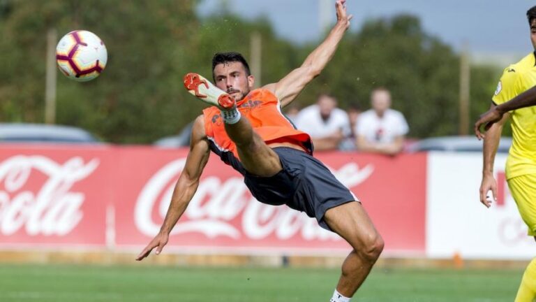 El Villarreal fa oficial l'eixida dels migcampistes Nicola Sansone i Roberto Soriano cedits al Bolonya