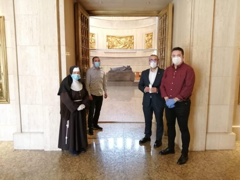 Instal·len mampares de protecció en la basílica i el convent de Sant Pasqual per a complir amb les mesures de prevenció