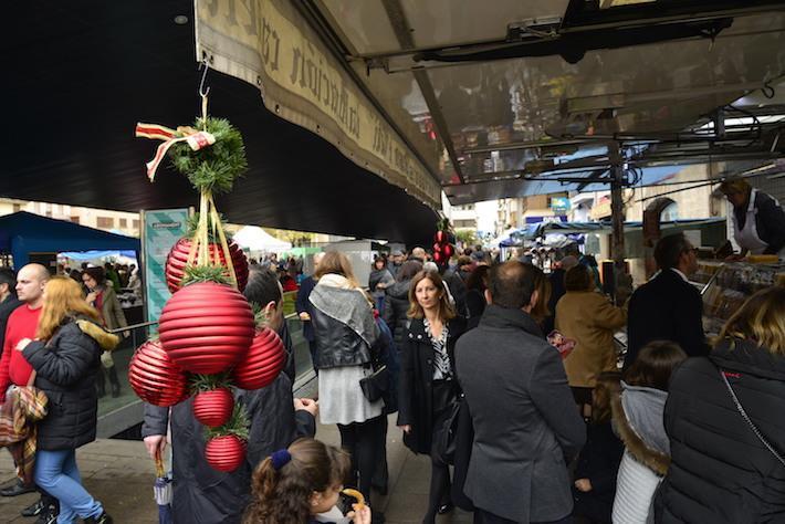 La Fira de Santa Caterina dóna el tret d’eixida a l’època nadalenca amb 239 llocs d’artesania, joguets i torrons