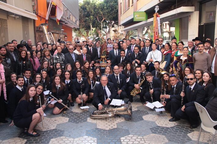 Una desena d’entitats musicals prenen els carrers a Vila-real per a honrar a Santa Cecília