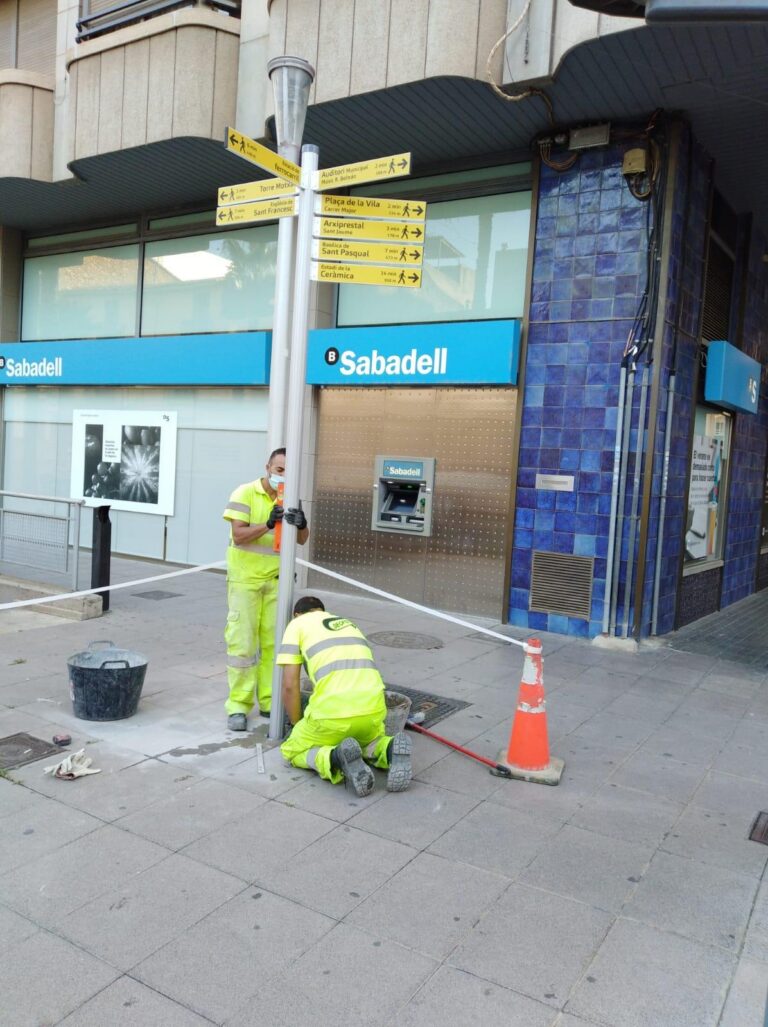 Mobilitat implanta senyals informatius d’itineraris a peu per llocs d’interés a Vila-real