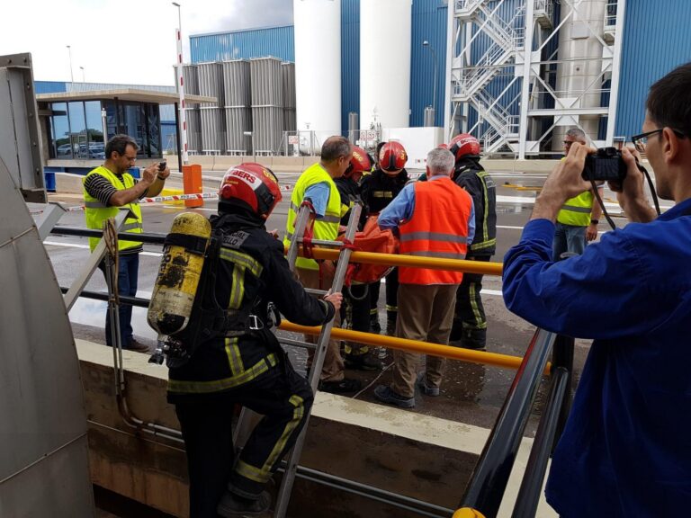 Un simulacre de fugida d'oxigen en l'empresa local Esmalglass activa la situació 1 d'emergència