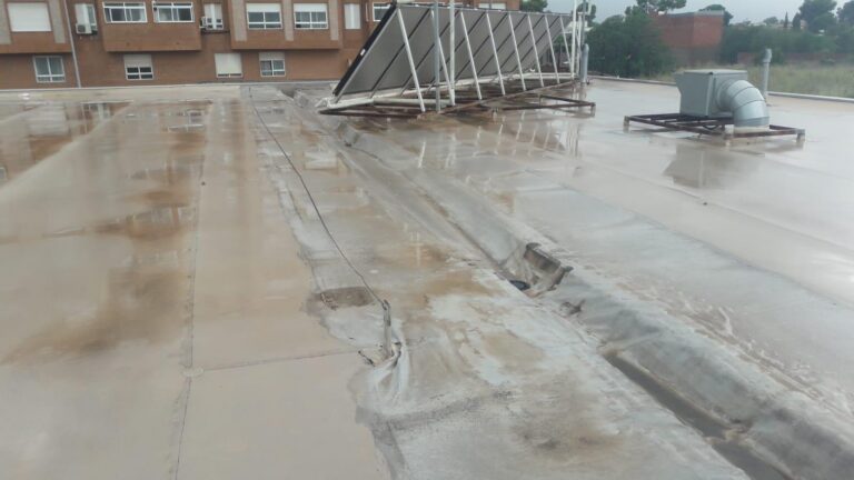 Suspeses les classes demà al col·legi José Soriano per les obres de la coberta i les pluges