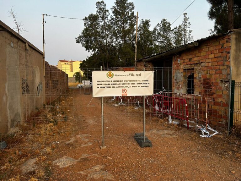 Vila-real actua per seguretat i tanca l’accés a les cases en ruïna del barri del Progrés