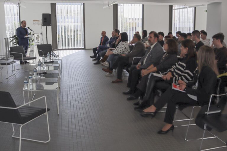 Vila-real aborda els nous reptes de la FP per a adaptar-los a la demanda dels sectors productius