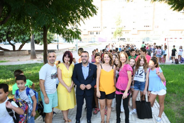 Prop de 8.000 alumnes tornen al col·le i l’Escultor Ortells treballa a ple rendiment després d'obres d’urgència