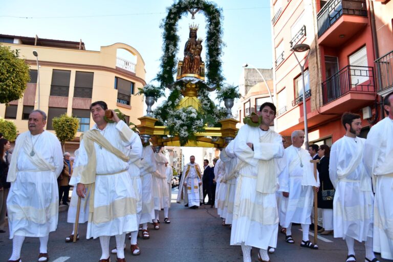 Missa, placa commemorativa i trasllat d’imatges en el 750 aniversari de la parròquia Sant Jaume de Vila-real
