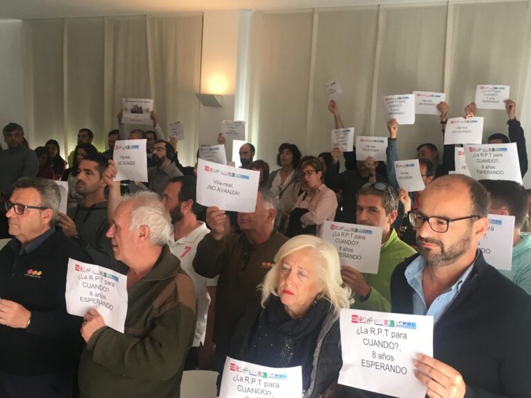 Mig centenar de funcionaris exigeixen la RLT i Benlloch retrau que ho facen en l’últim ple de la legislalura