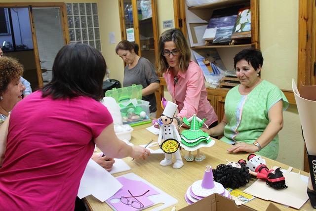 La Universitat Popular oferta quasi 500 places per als 32 tallers d'diomes, art, salut o oci