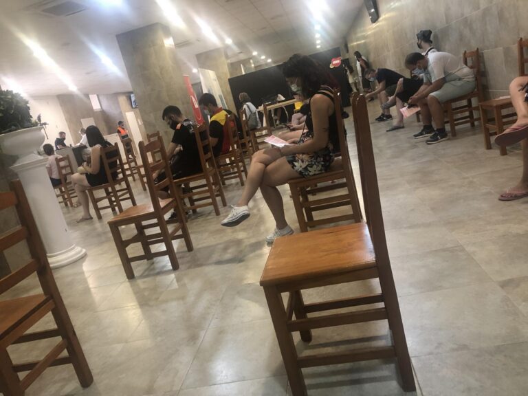 El toc de queda comença a fer efecte a Vila-real que redueix la seua incidència després de setmanes a l’alça