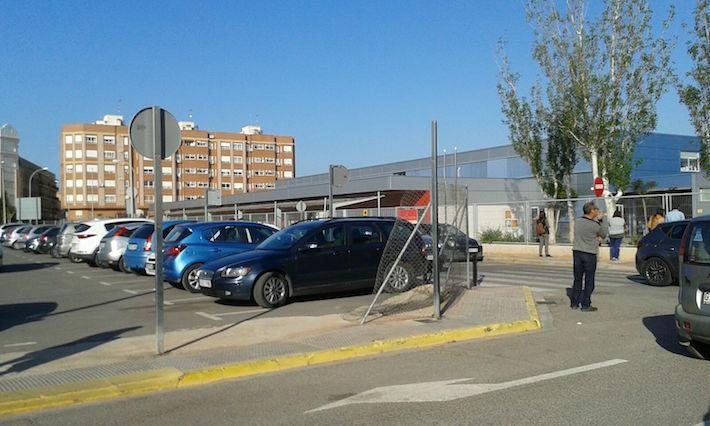 Cs demana al govern municipal que s’arregle la tanca de l’aparcament ubicat enfront del CEIP José Soriano