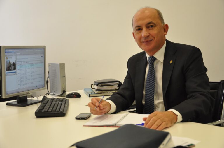 Facsa i Vila-real alerten de conseqüències de llançar residus al vàter amb una campanya