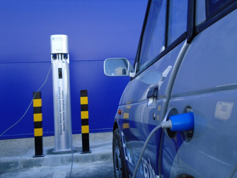 Vila-real renova la flota municipal amb vehicles 100% elèctrics