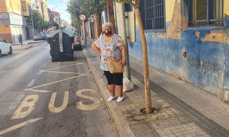 Un veí denuncia la falta de bancs en les parades d’autobusos de Vila-real