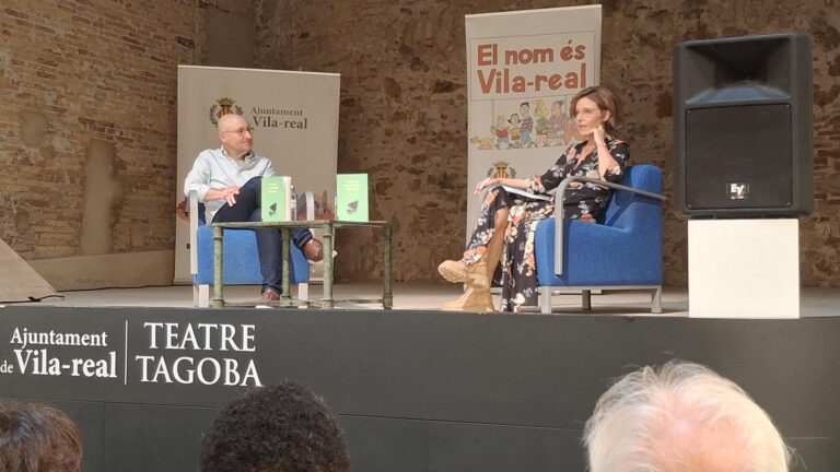 Vicent Usó presenta «Les ferides del món» al teatre Tagoba de Vila-real