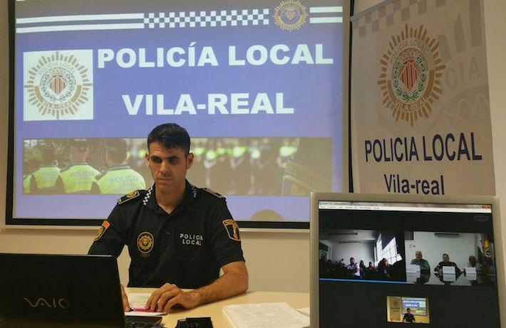 La Policia Local intervé per videoconferència en un curs universitari de resolució de conflictes a Colòmbia