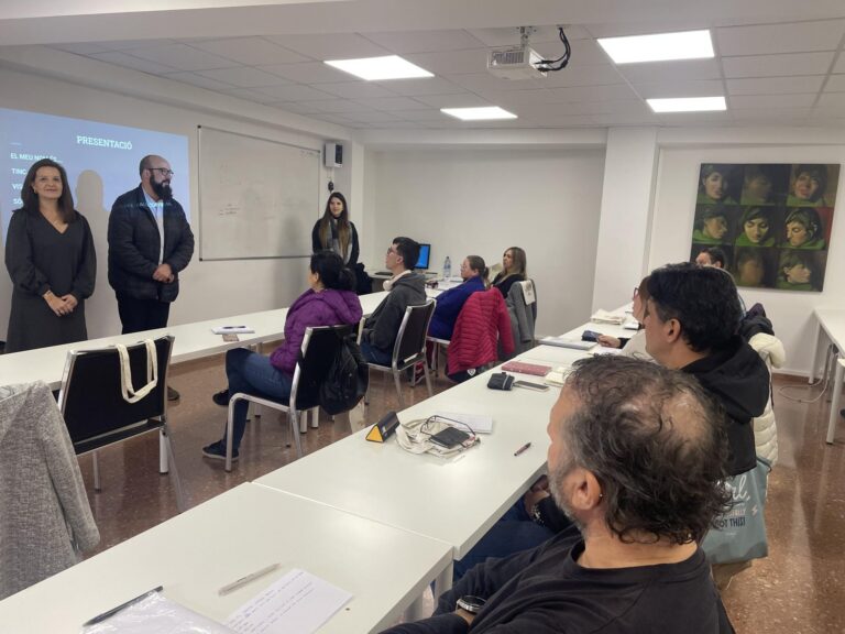 50 persones inicien els cursos de valencià per a adults que ofereix per l’Ajuntament de Vila-real