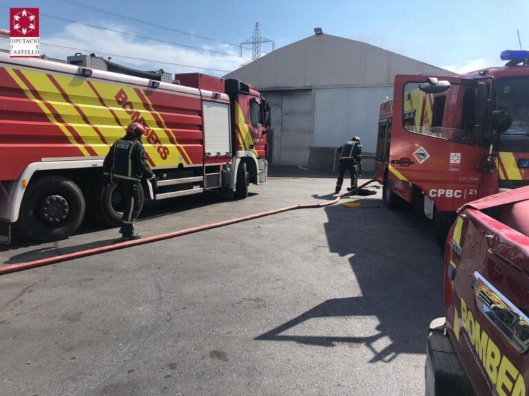 Incendi industrial en una empresa de transports de Vila-real
