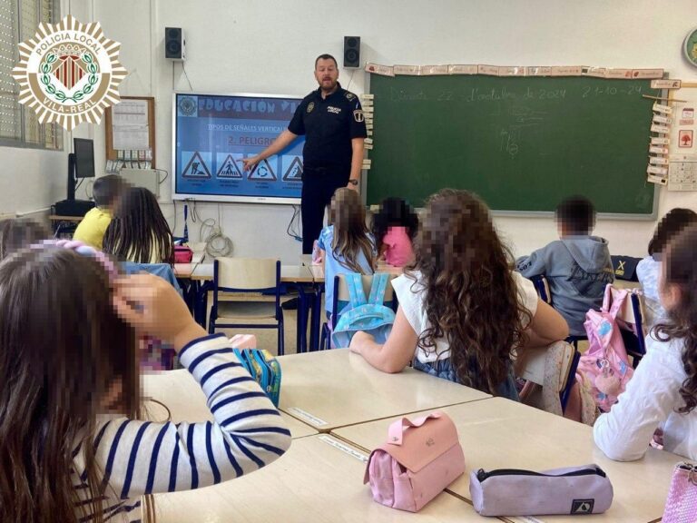 La Policia Local de Vila-real inicia una nova campanya de Convivència a les aules escolars del municipi