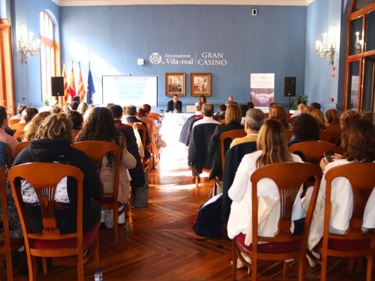 Vila-real aborda la gestió comercial intel·ligent amb tècnics de la Comunitat
