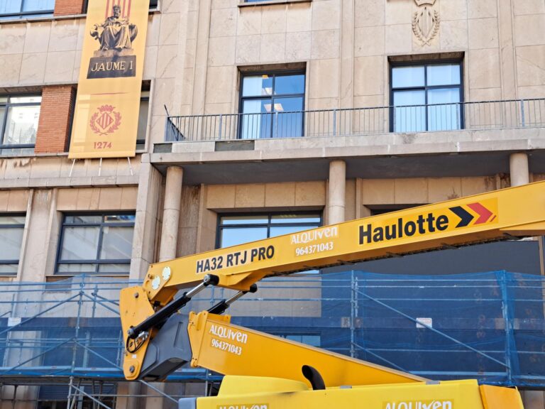Vila-real: Treballs d’avaluació i reparació de la façana de l’Ajuntament per a evitar despreniments