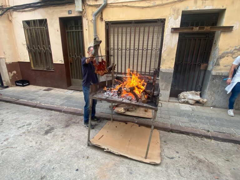 La Nit de la Xulla, germanor i gastronomia en un dels actes més esperats pel veïnat de Vila-real