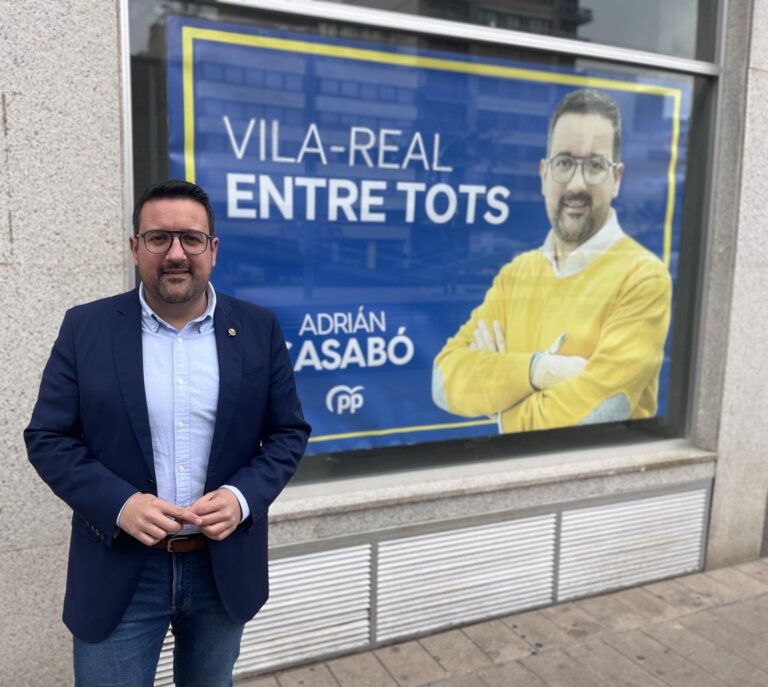 Casabó es compromet a millorar l'atenció als veïns i que la cita prèvia no siga obligatòria