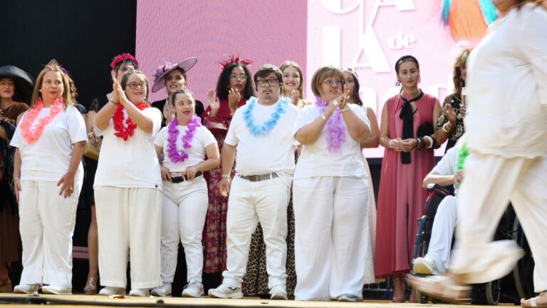 Vila-real exhibix talent i estil en una gala de moda multitudinària