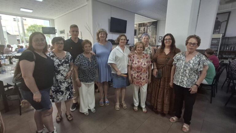 Més d’un centenar de persones participen en el dinar de l’Associació de Pensionistes El Prado