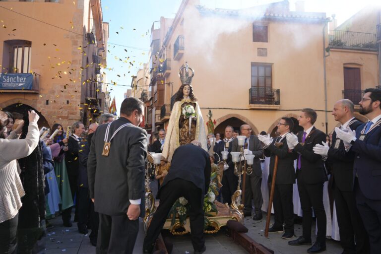 El Diumenge de Pasqua ompli Vila-real d’alegria amb la tradicional Processó de l’Encontre