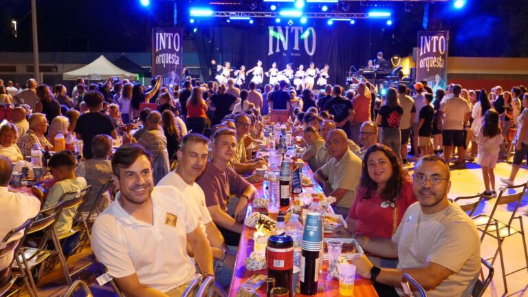 Vila-real reuneix 2.300 veïns i veïnes al XXIII macrosopar de pa i porta