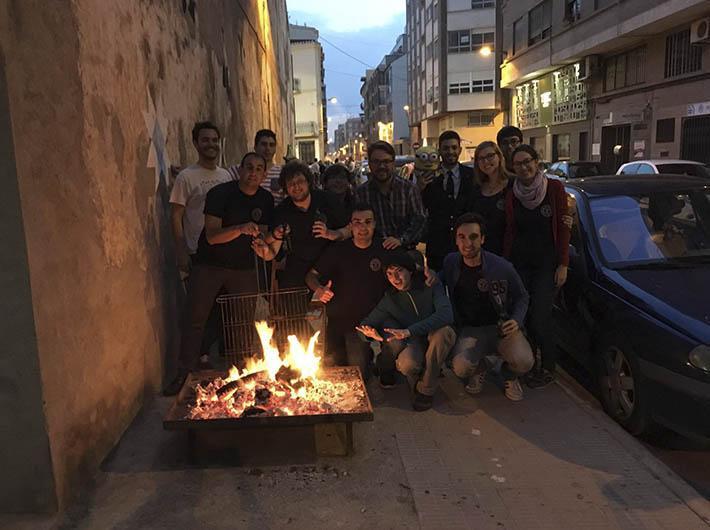 Veïns i Penyistes celebren de manera multitudinària la 37ª Nit de la Xulla