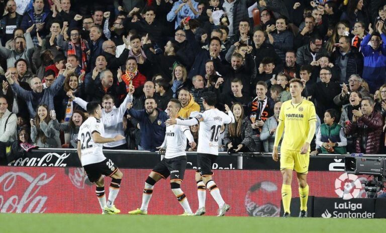 El Villarreal falla un penal davant el València i acaba perdent el duel de rivalitat regional a Mestalla (2-1)