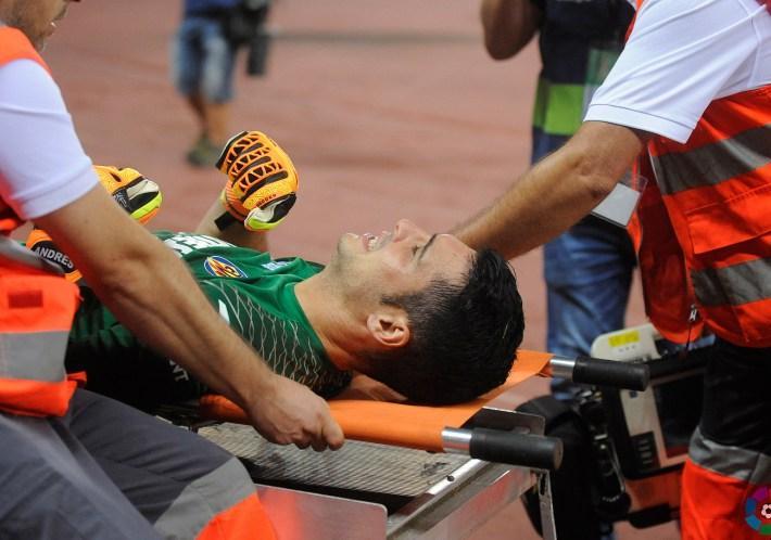 Fernández serà operat el 5 de setembre i el Villarreal sondeja el mercat de porters