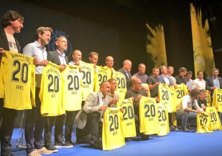 Vistosa presentació de la campanya s'abonaments 2018-19 del Villarreal sota el lema 'un color, un sentiment'