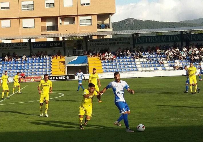 El Villarreal B aconsegueix un treballat punt contra l'Alcoià jugant amb deu 49 minuts