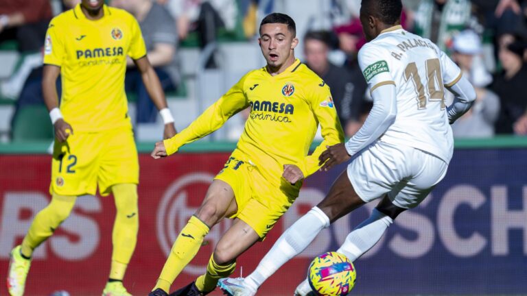 El cuer de Primera Divisió li trau els colors a un desdibuixat Villarreal en el Martínez Valero (3-1)