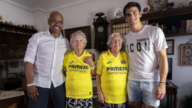 Gerard Moreno i Marcos Senna han visitat aquest dimats a les filles del fundador del club: José Calduch