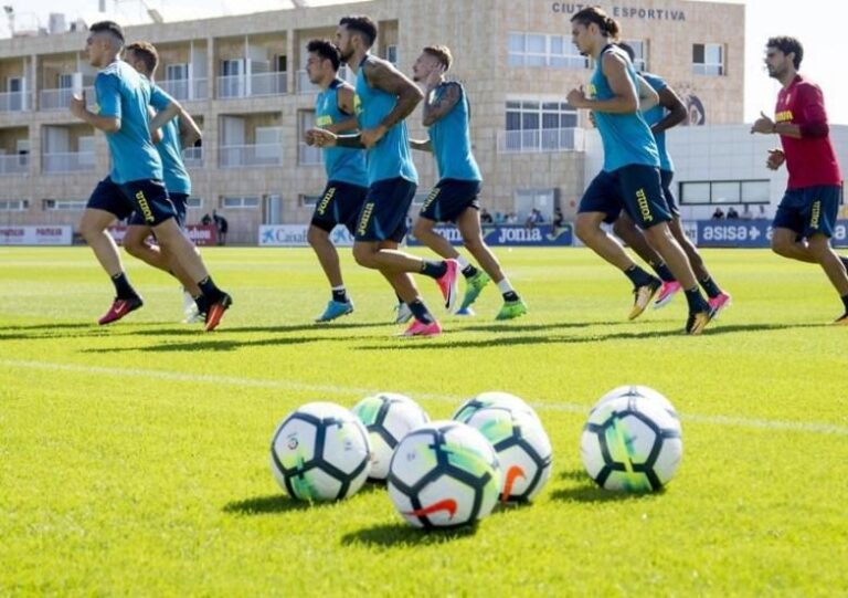 El Villarreal realitza el primer entrenament de la temporada sota les ordres d'Escribá