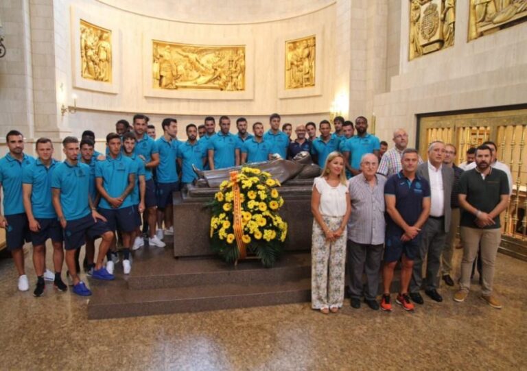 El Villarreal visita als patrons locals i Fernando Roig dóna "per tancada" la plantilla