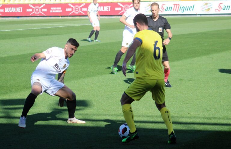 El Villarreal B es va embossar en el centre del camp i al final va perdre (0-1)