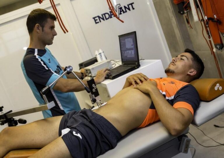 Diversos jugadors del Villarreal comencen a sotmetre's a les proves mèdiques de pretemporada