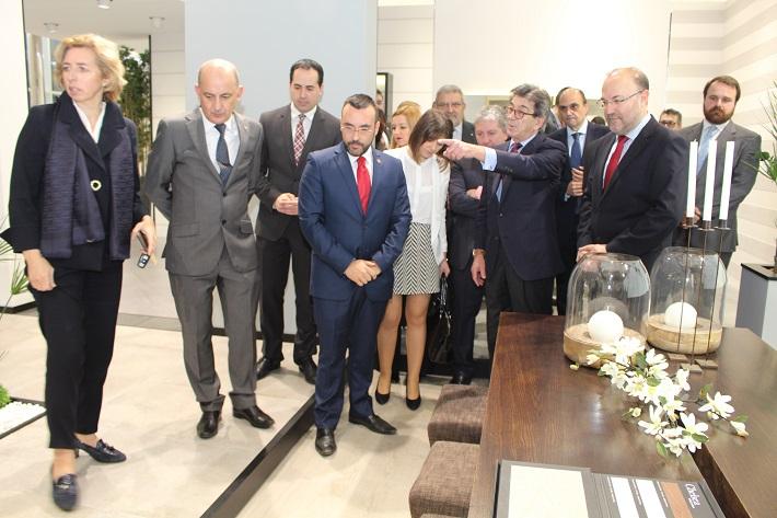 Puig i Benlloch acudixen a la inauguració de la Mostra Internacional de Arquitectura de Porcelanosa