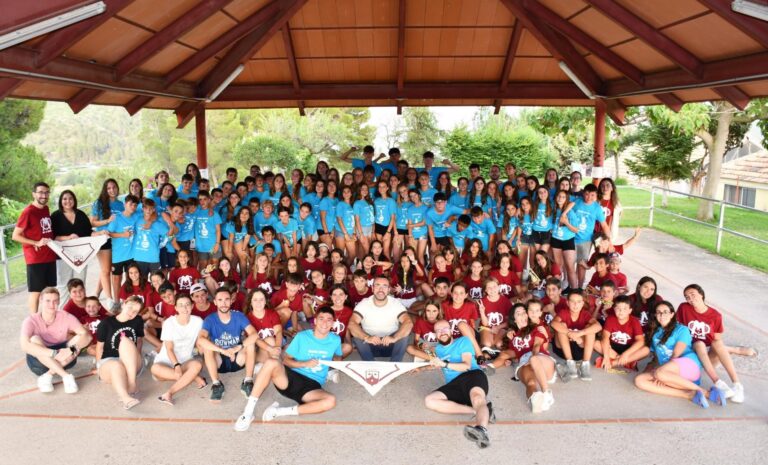 Benlloch comparteix una jornada de convivència en el campament de JuCar a Viver